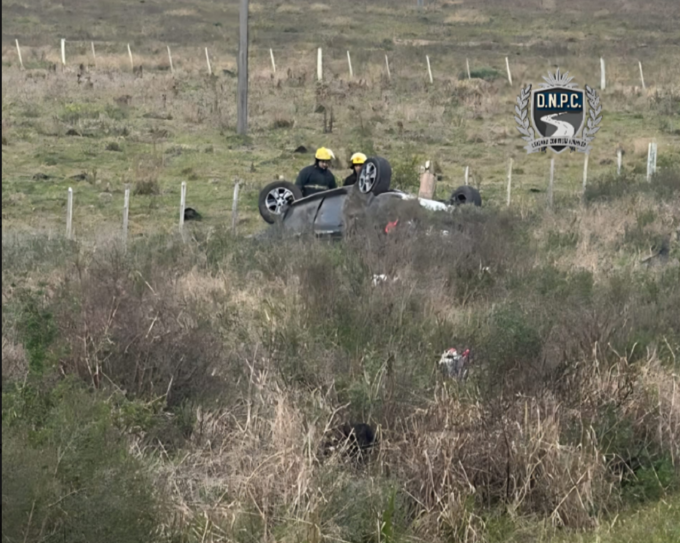 Tragedia en la ruta: una mujer murió tras el vuelco de una camioneta argentina en Artigas