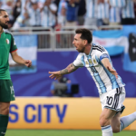 Lionel Messi during the play that raised doubts in the Argentina-Algeria match.