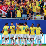 Jogadores do Brasil comemorando um dos três gols contra a Escócia