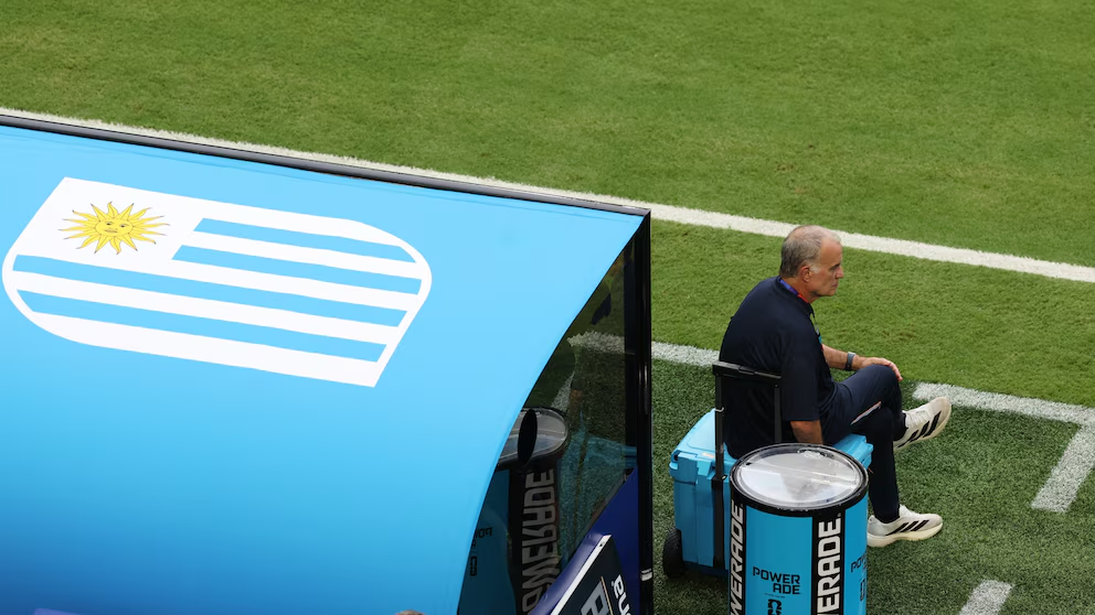 Jugadores consultando la tabla de posiciones en el Mundial 2026