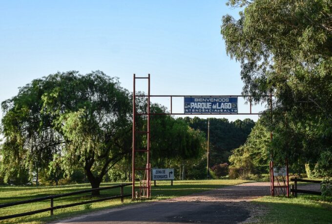 Operativo de la Prefectura de Salto en el Parque del Lago tras una mujer muere ahogada en Salto