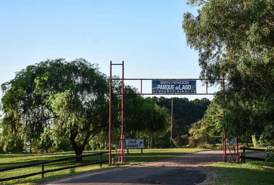 Operativo de la Prefectura de Salto en el Parque del Lago tras una mujer muere ahogada en Salto